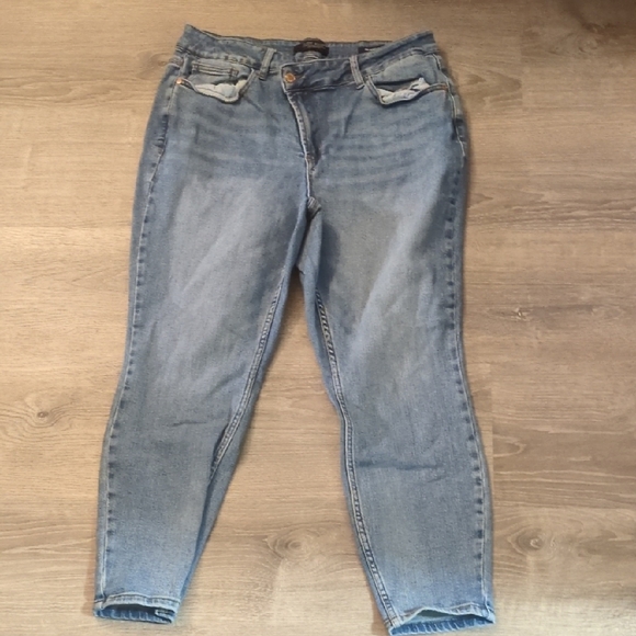 Judy Blue Denim - Judy Blue Relaxed Fit Jeans Size 16W